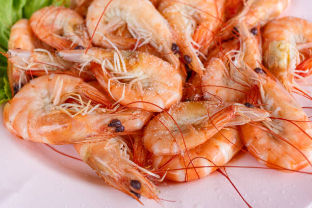Productos baked butter shrimp on white dish